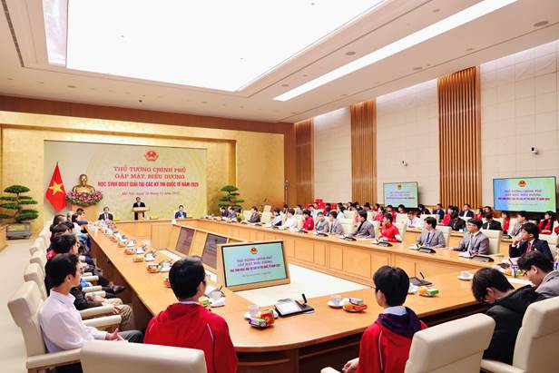 A group of people in a meeting Description automatically generated