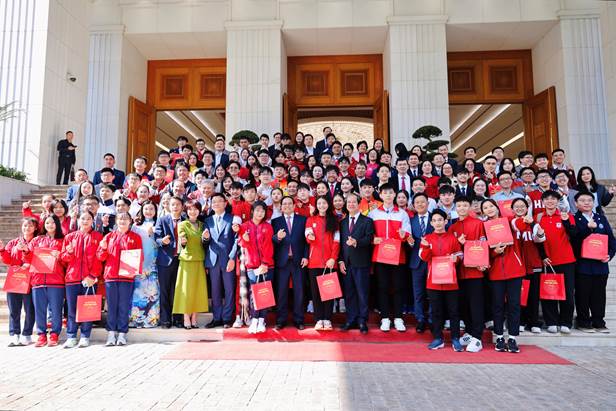 A group of people posing for a photo Description automatically generated